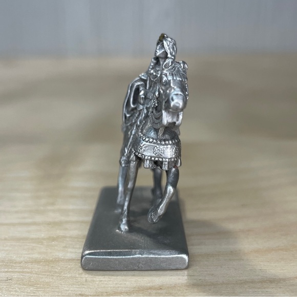 Vintage 1993 Ral Partha Pewter Mounted Medieval Lady with Gold Crown RF3015 - Picture 5 of 8